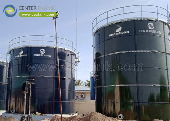 グラスで覆われた鉄製の水貯蔵タンク